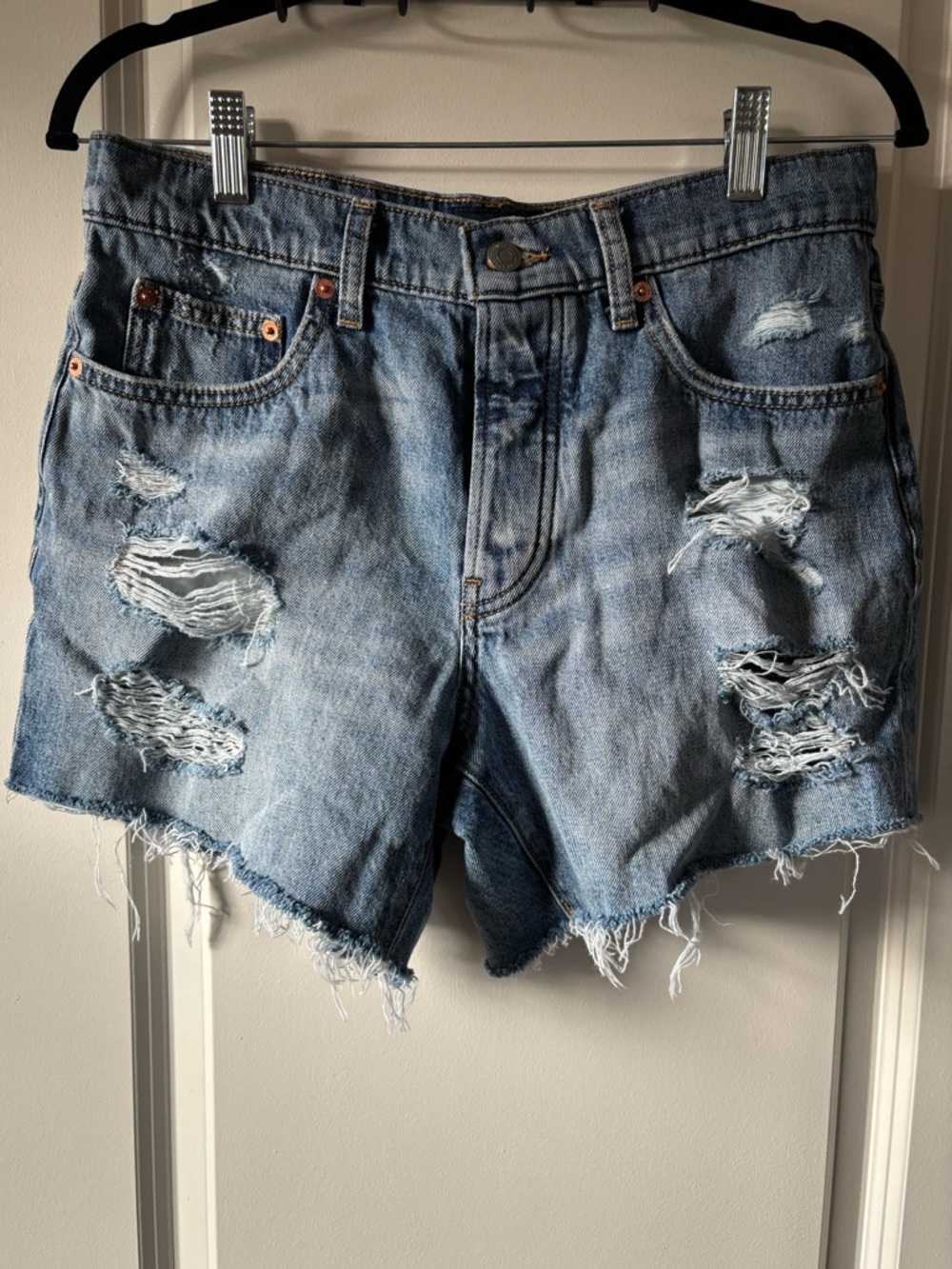 LUCKY Jean Shorts 90s Midi Distressed Denim Women’s size 6/28